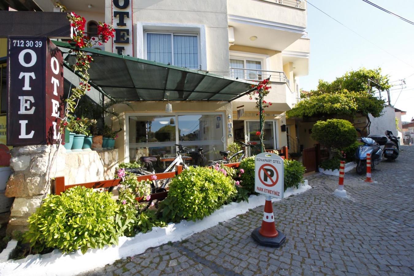 Bonapart Hotel Cesme Bagian luar foto
