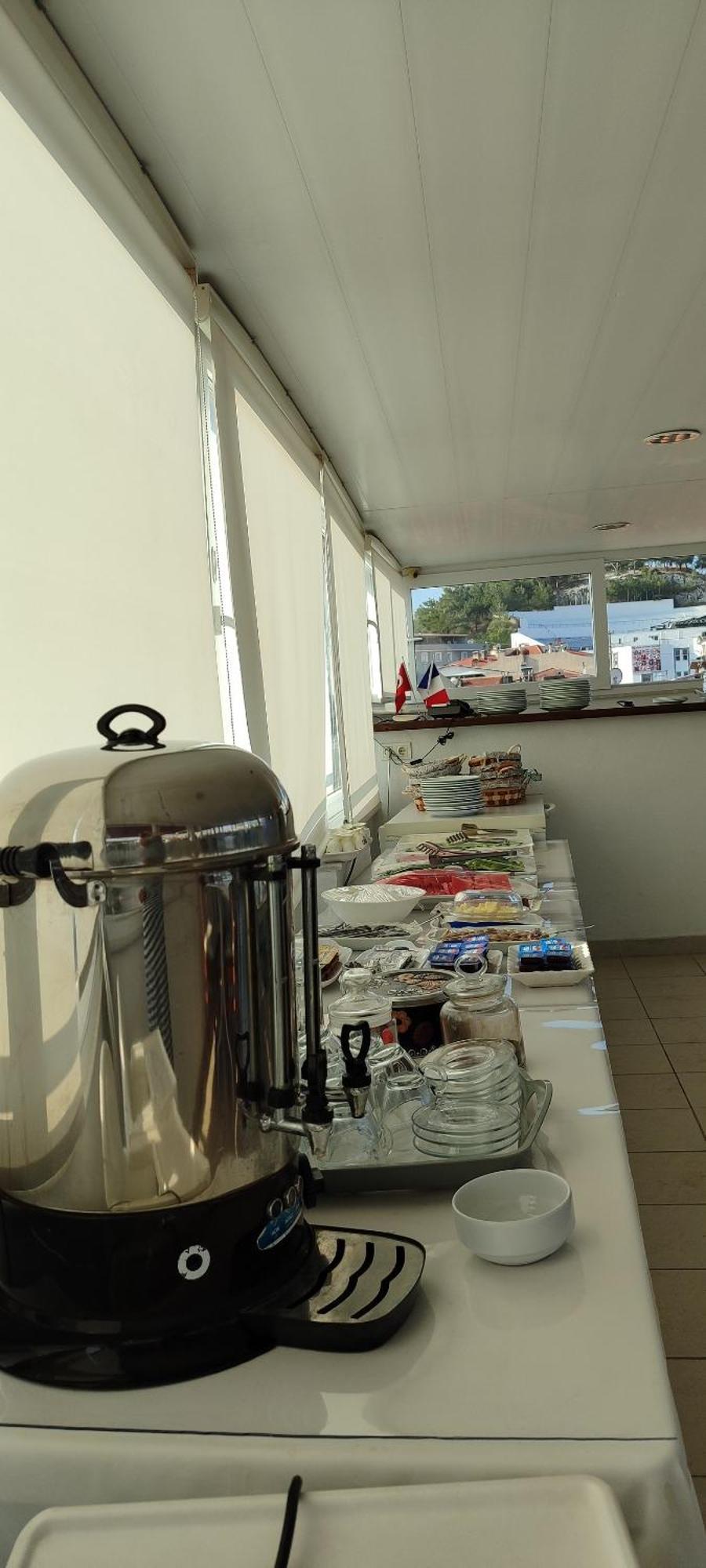 Bonapart Hotel Cesme Bagian luar foto