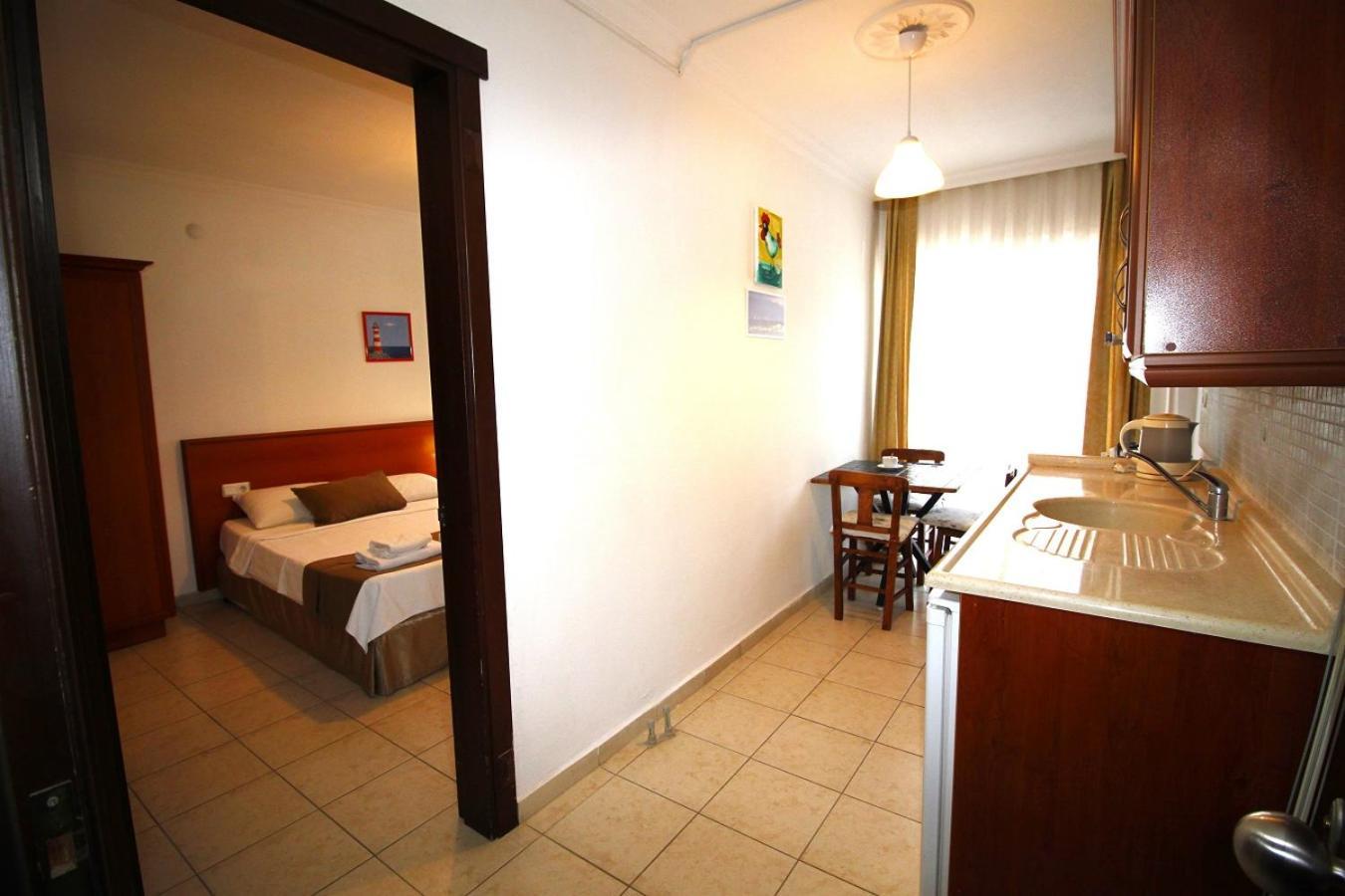 Bonapart Hotel Cesme Bagian luar foto