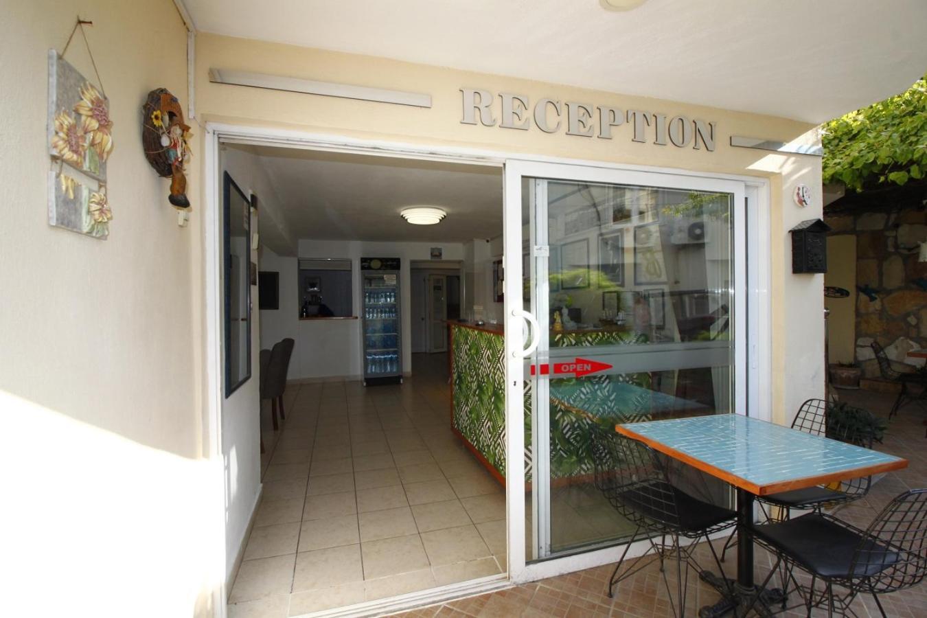 Bonapart Hotel Cesme Bagian luar foto