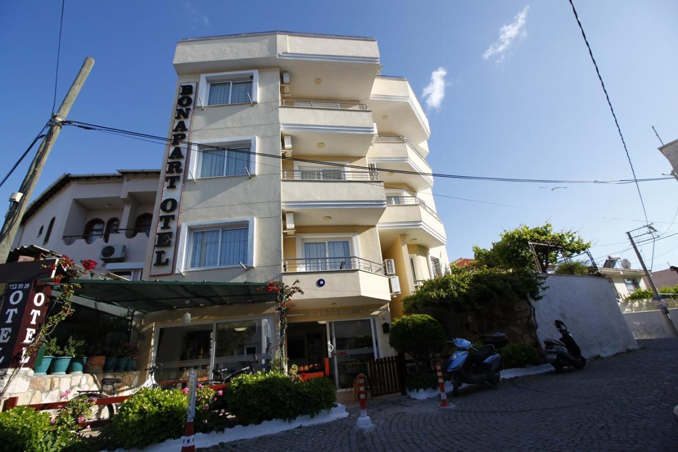 Bonapart Hotel Cesme Bagian luar foto