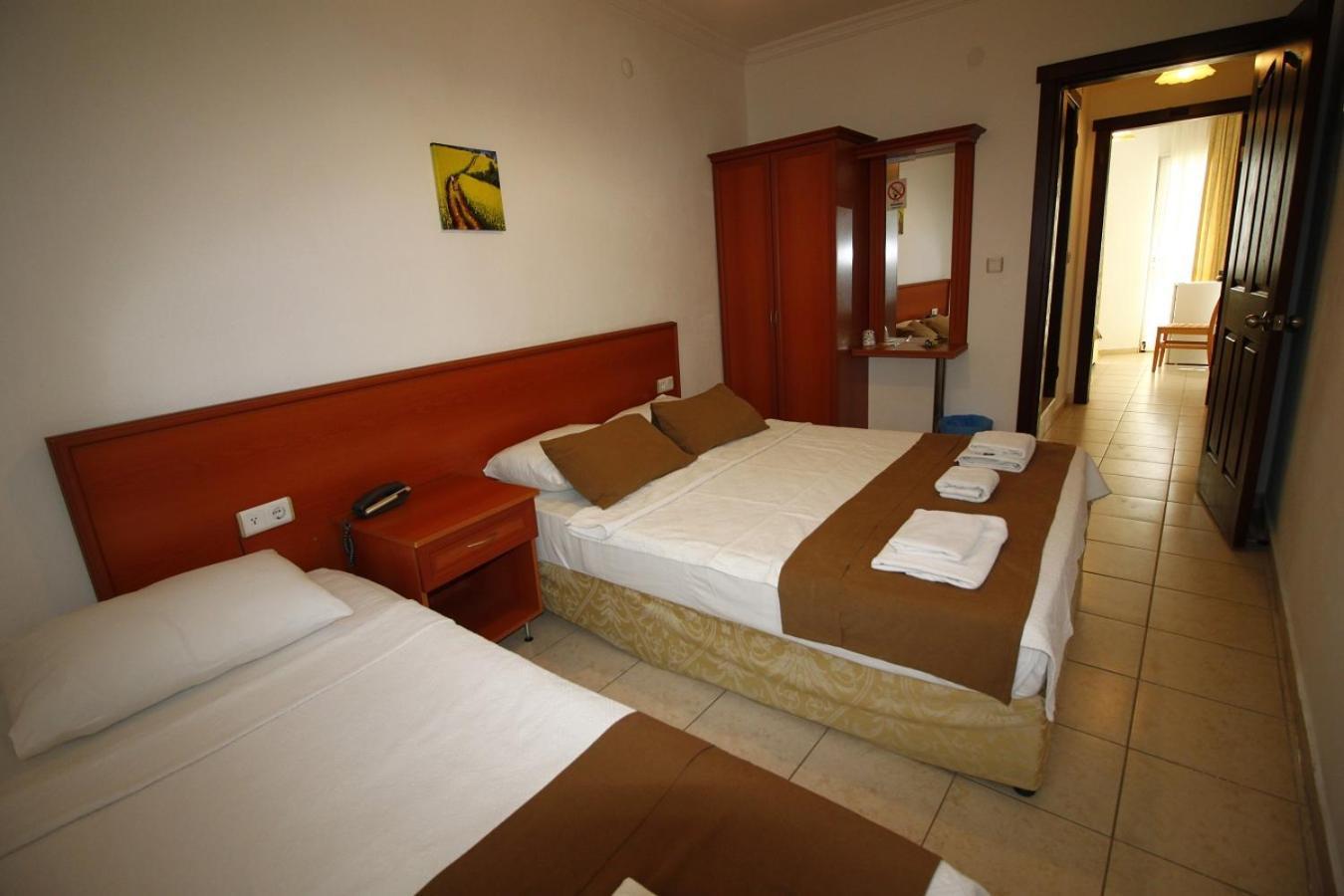 Bonapart Hotel Cesme Bagian luar foto