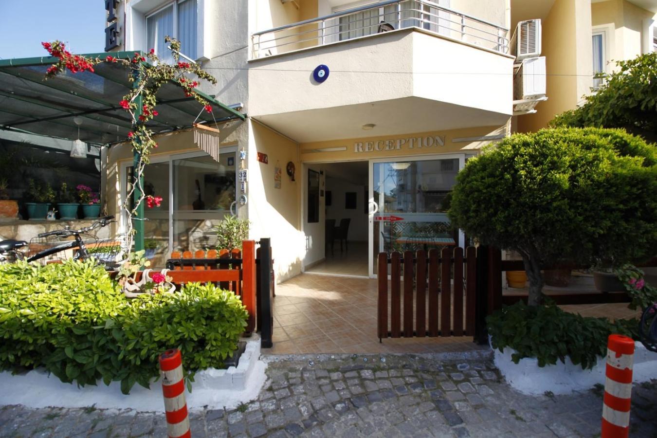 Bonapart Hotel Cesme Bagian luar foto