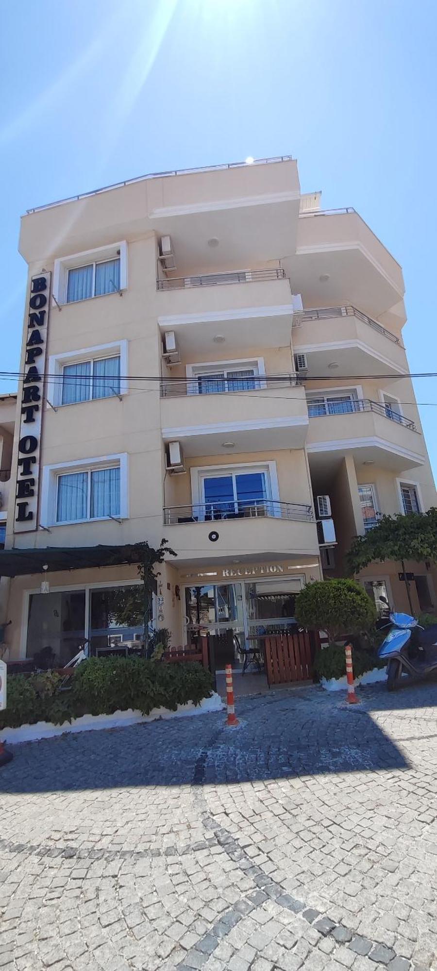 Bonapart Hotel Cesme Bagian luar foto