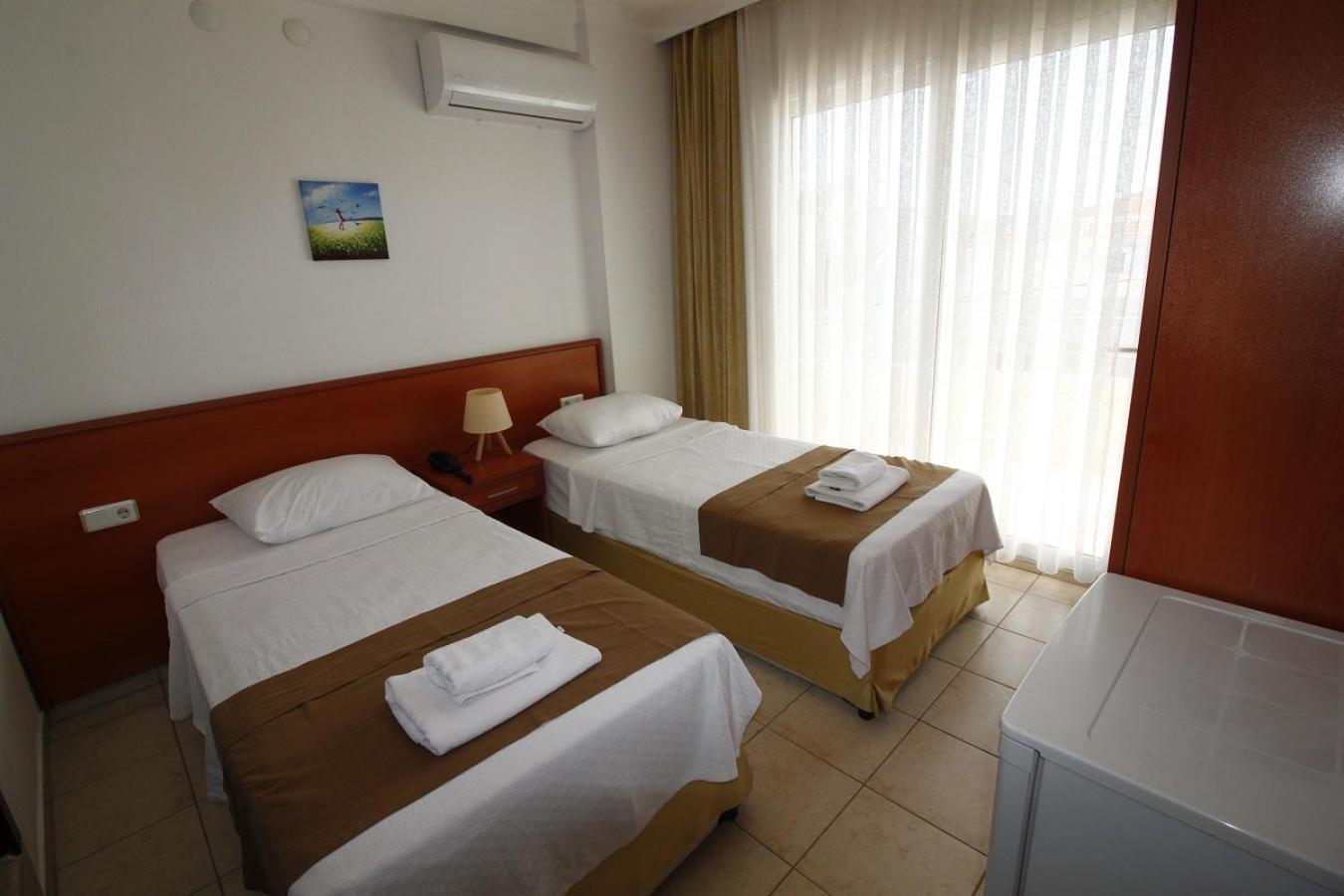 Bonapart Hotel Cesme Bagian luar foto