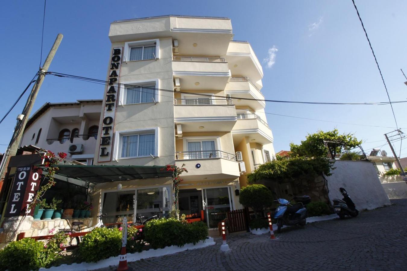 Bonapart Hotel Cesme Bagian luar foto