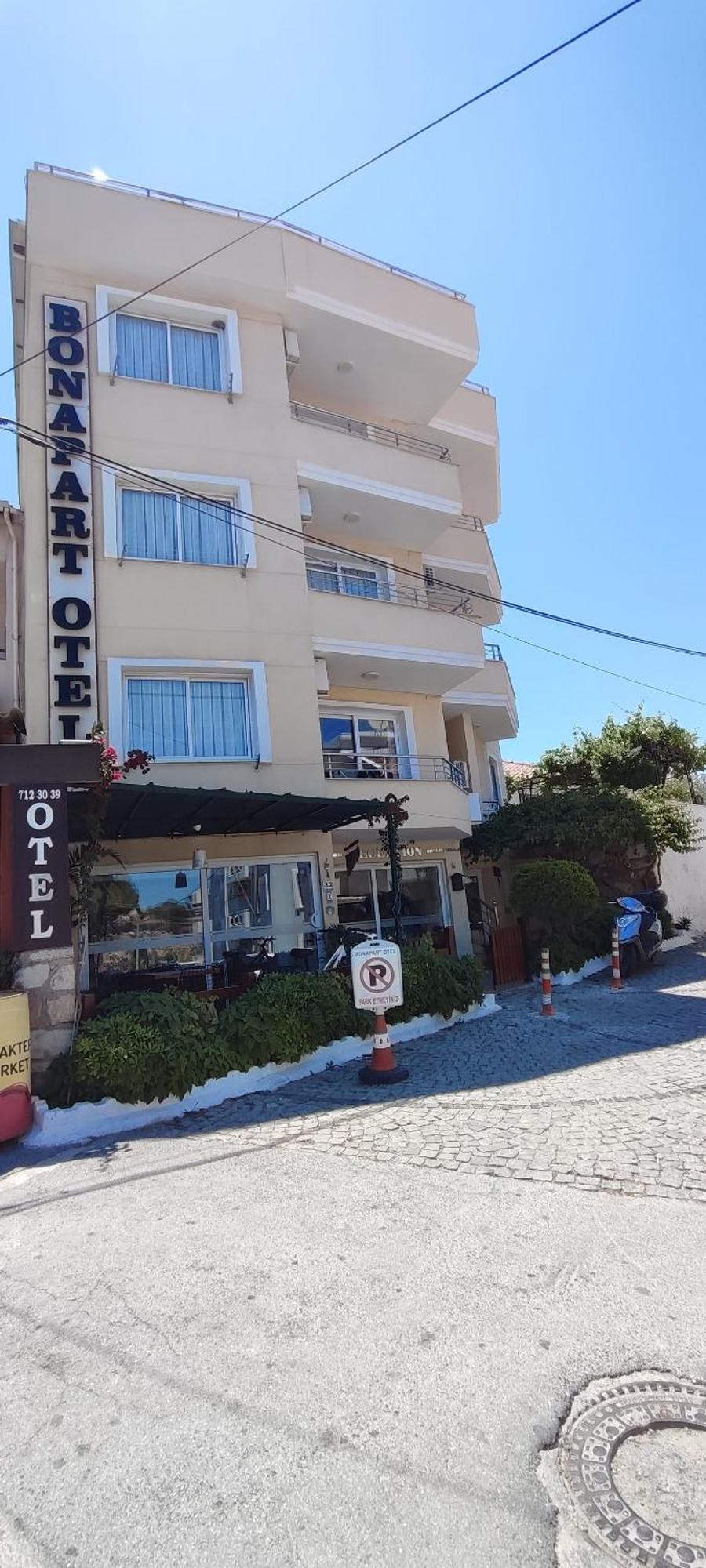 Bonapart Hotel Cesme Bagian luar foto