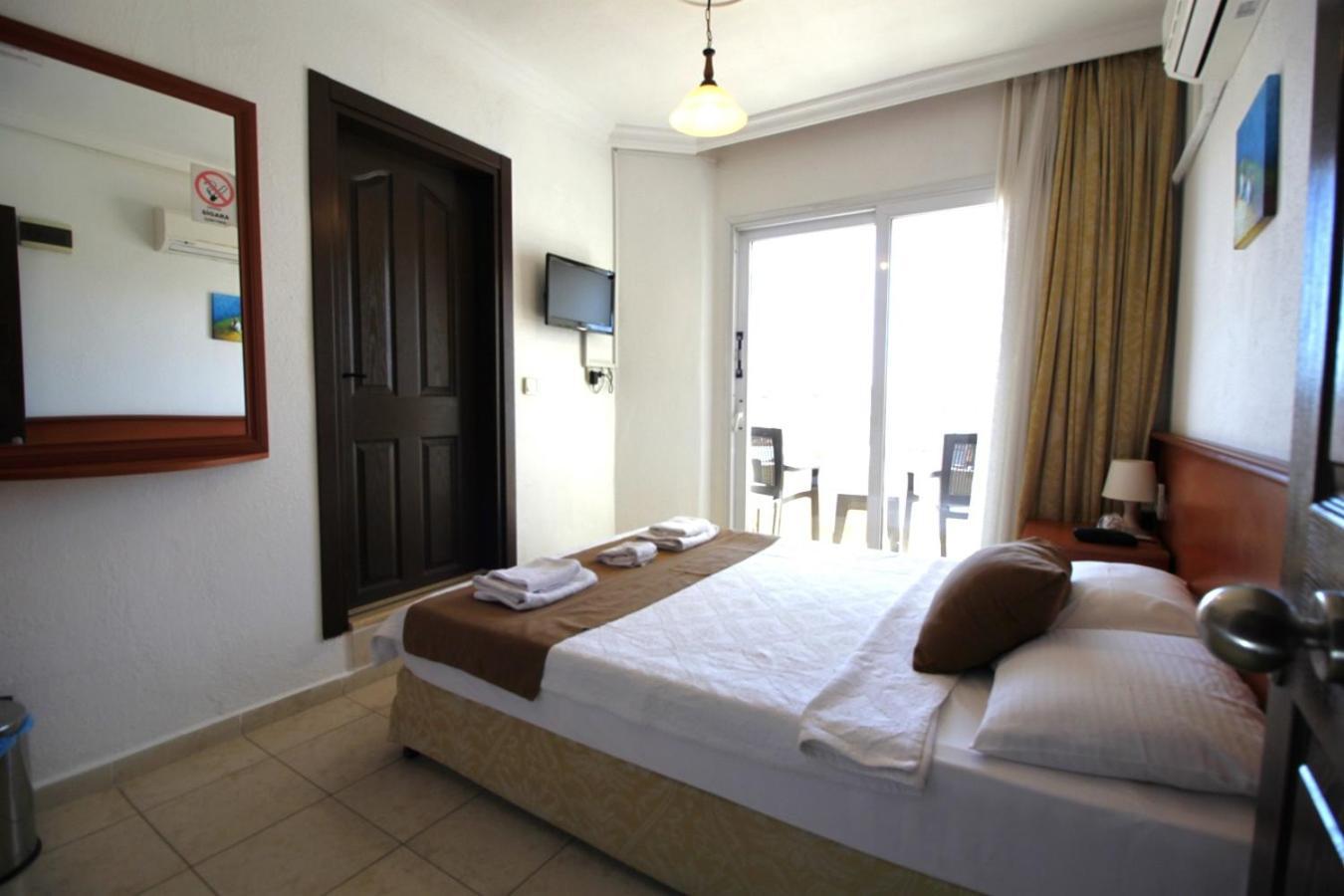 Bonapart Hotel Cesme Bagian luar foto
