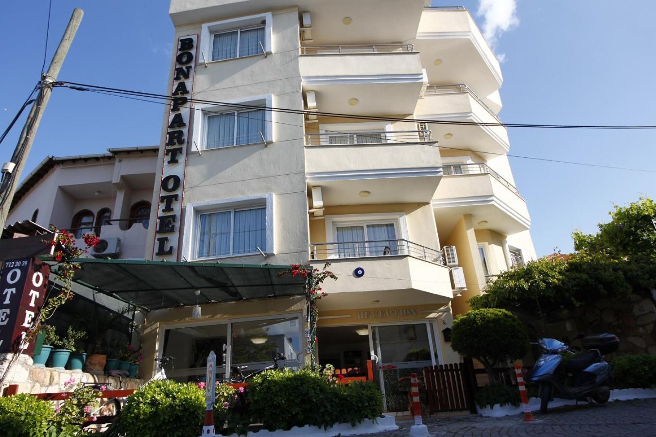 Bonapart Hotel Cesme Bagian luar foto