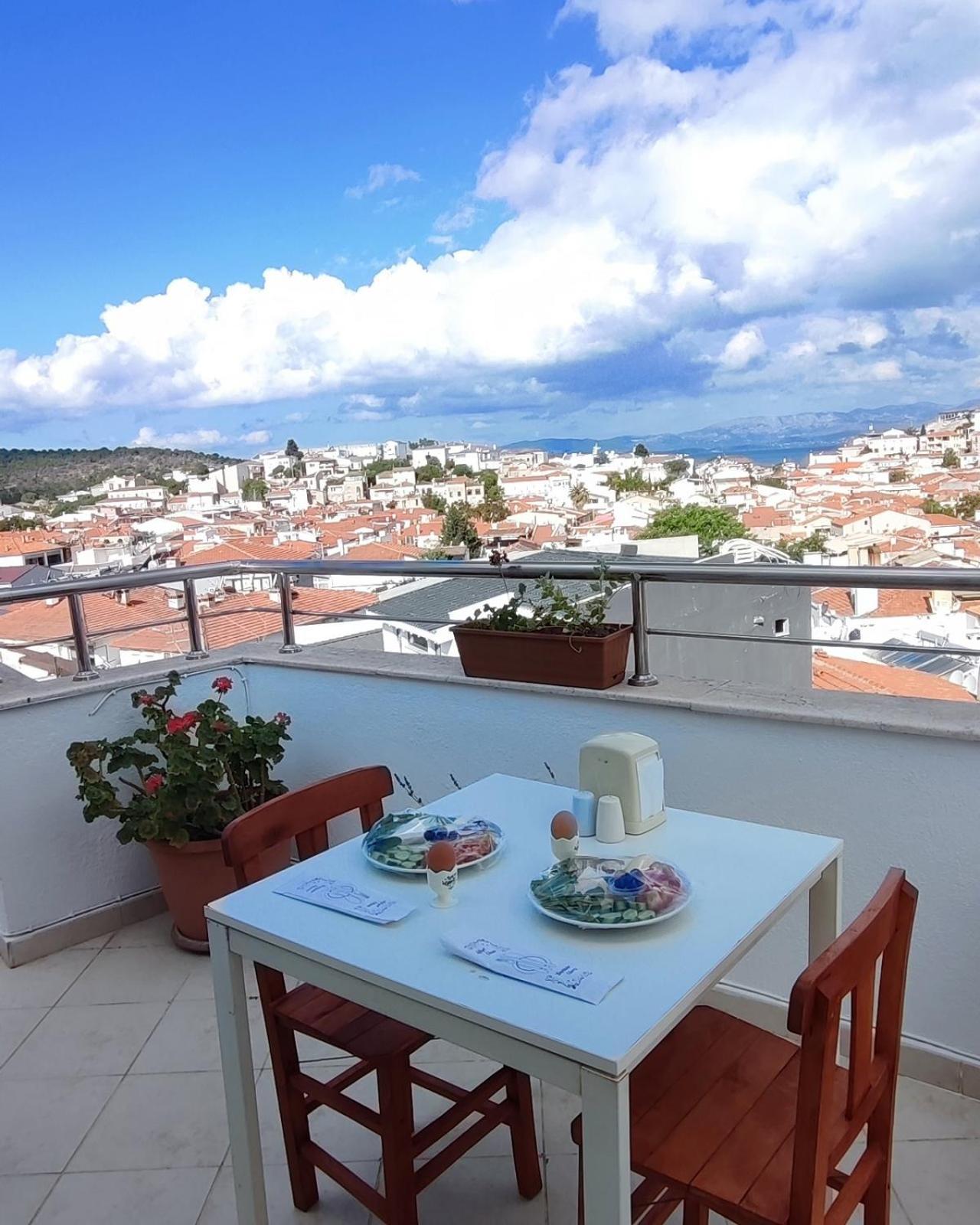 Bonapart Hotel Cesme Bagian luar foto