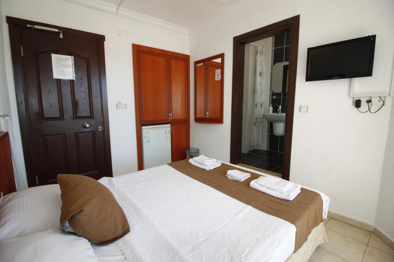 Bonapart Hotel Cesme Bagian luar foto