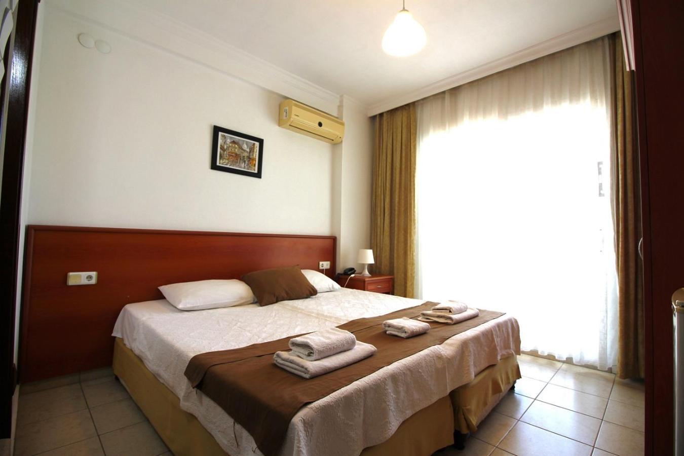 Bonapart Hotel Cesme Bagian luar foto