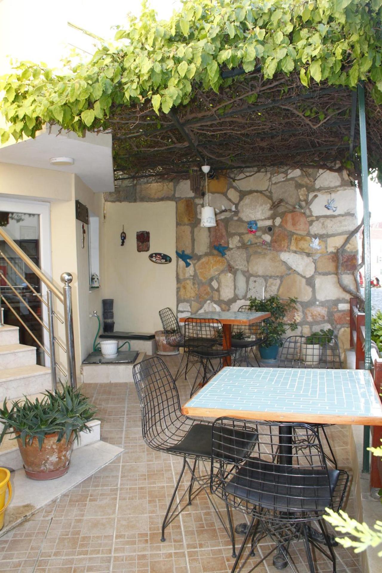 Bonapart Hotel Cesme Bagian luar foto