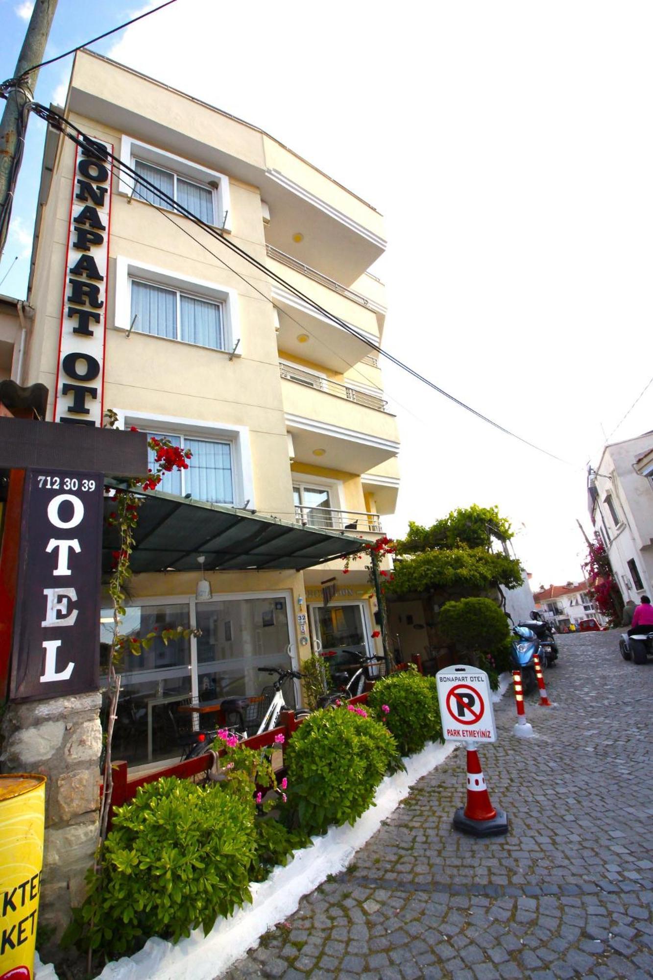 Bonapart Hotel Cesme Bagian luar foto