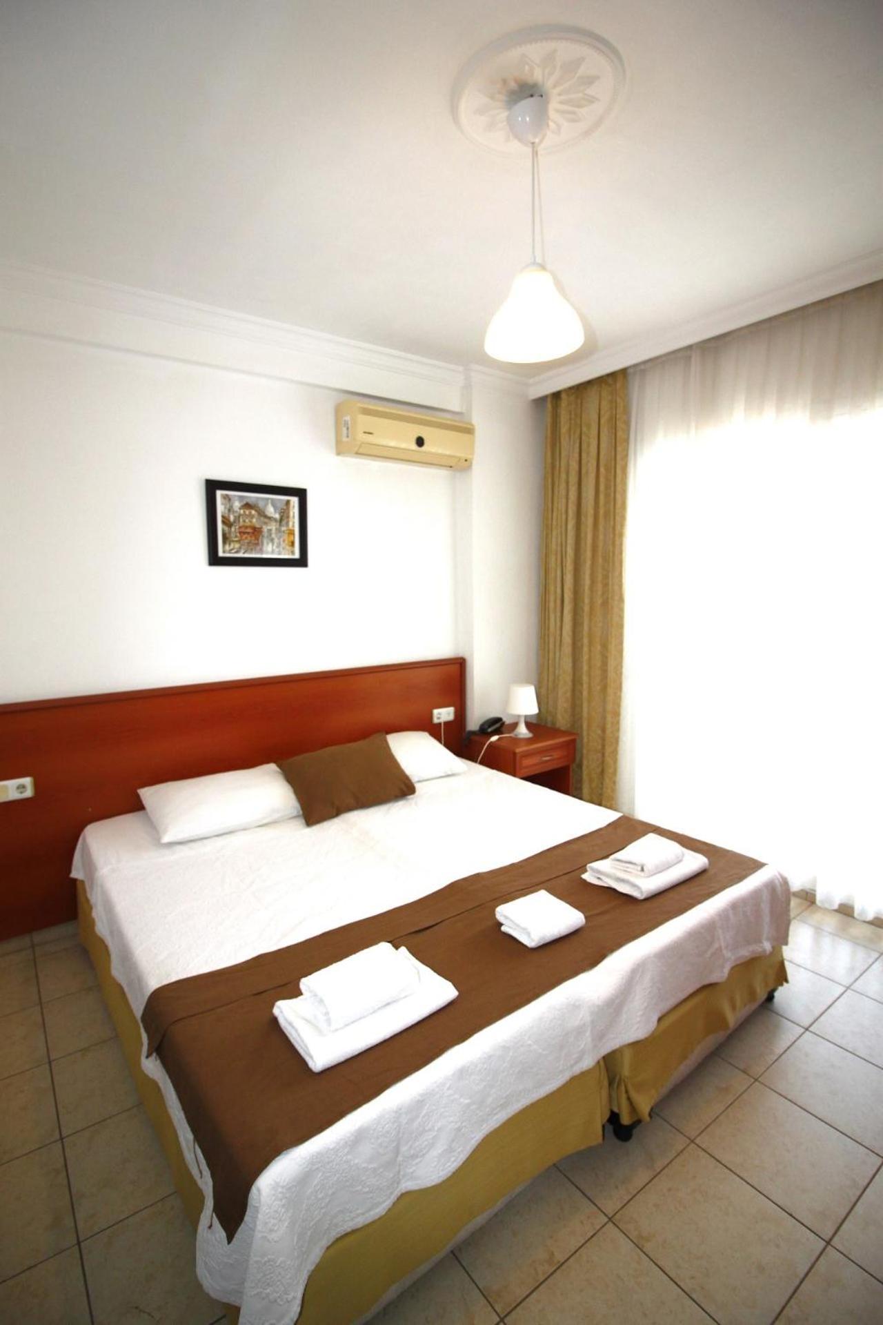 Bonapart Hotel Cesme Bagian luar foto