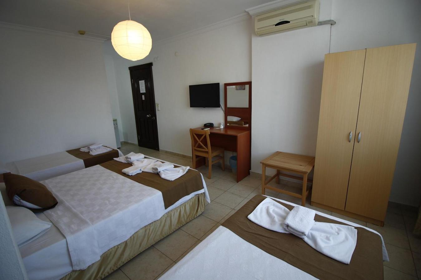 Bonapart Hotel Cesme Bagian luar foto