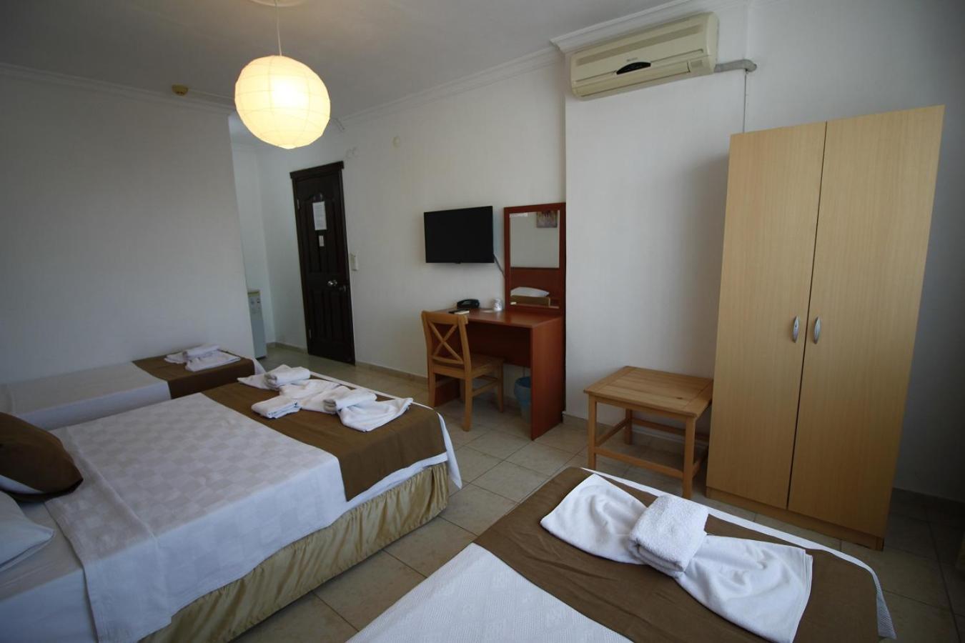 Bonapart Hotel Cesme Bagian luar foto