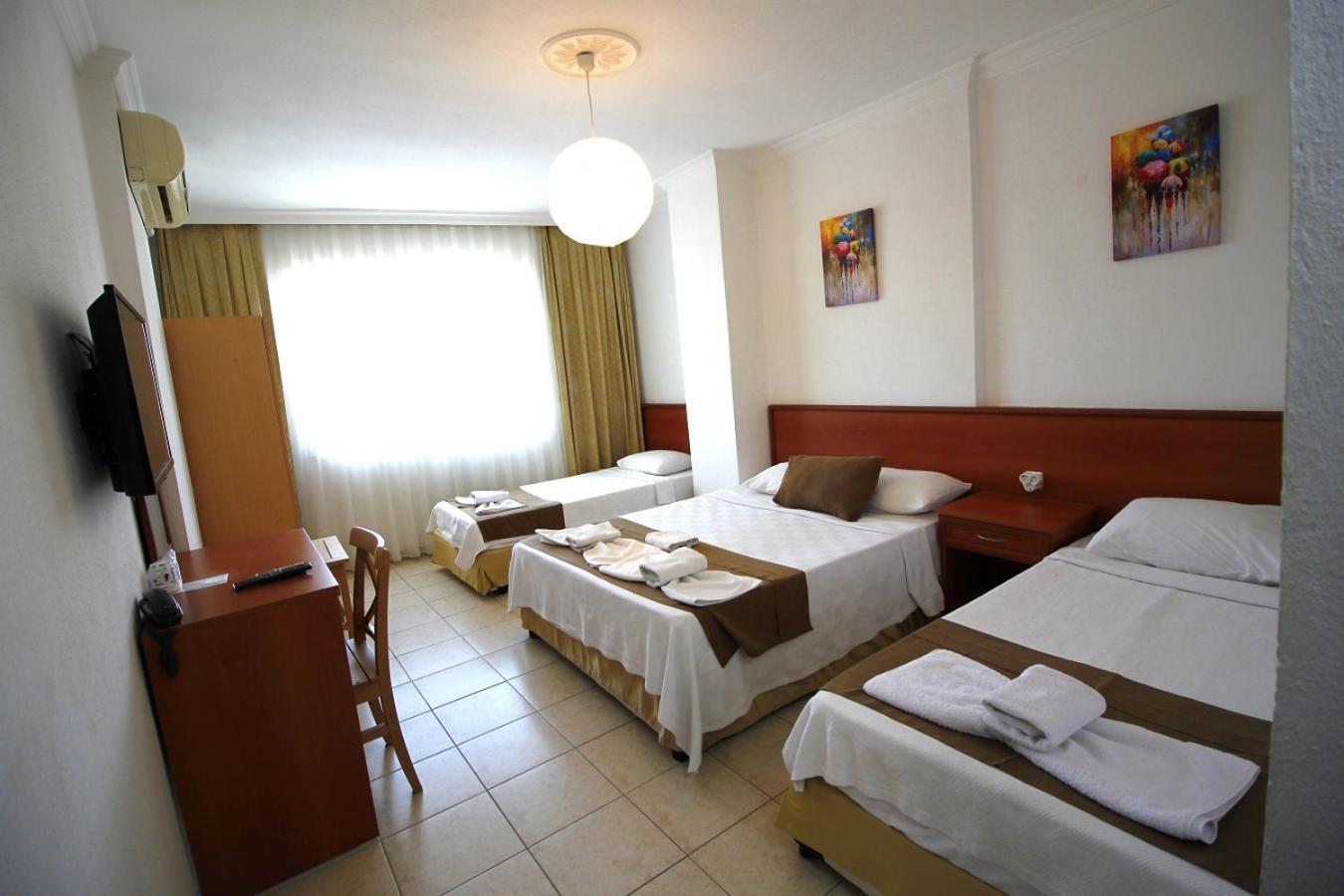 Bonapart Hotel Cesme Bagian luar foto