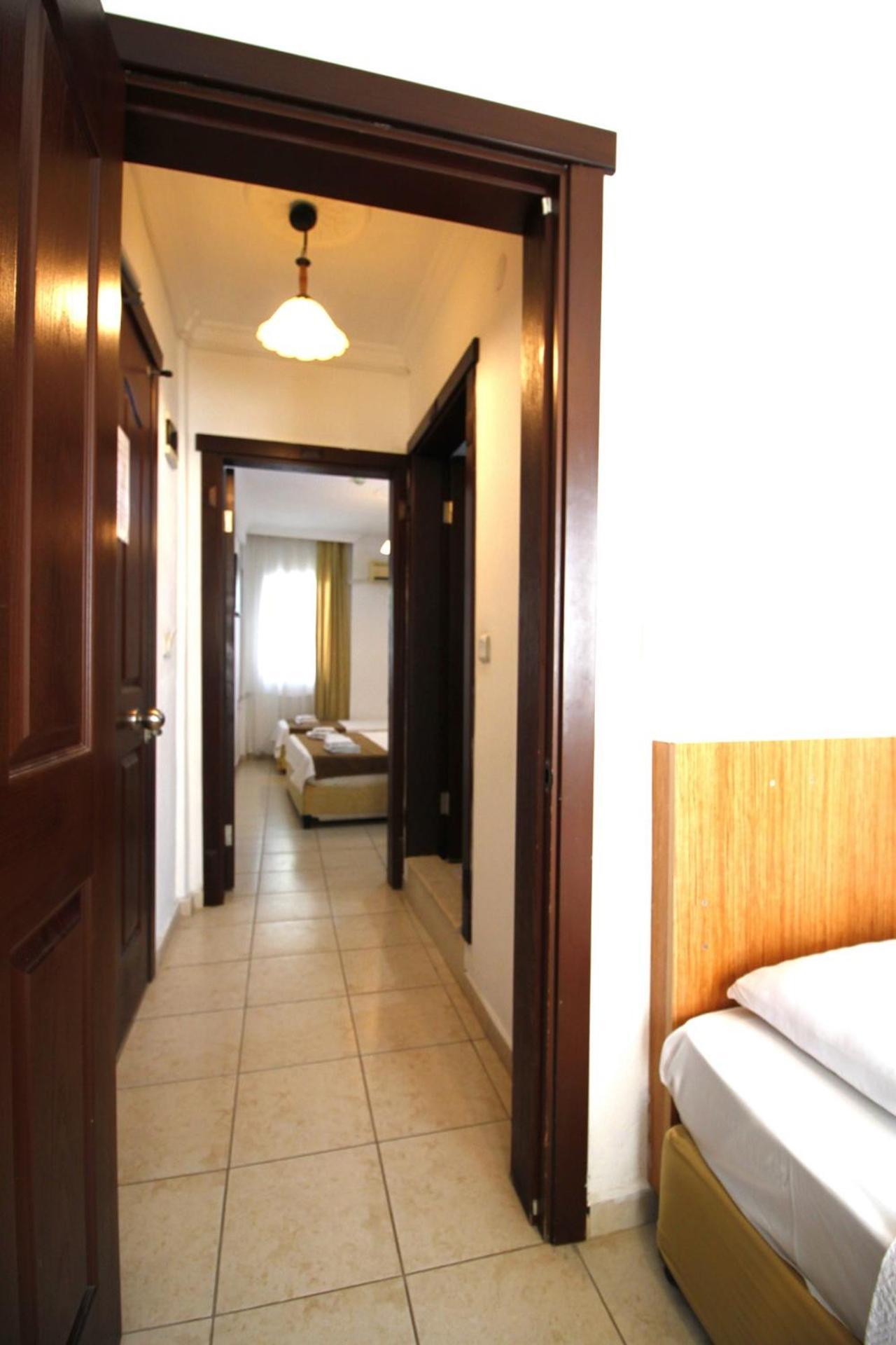 Bonapart Hotel Cesme Bagian luar foto